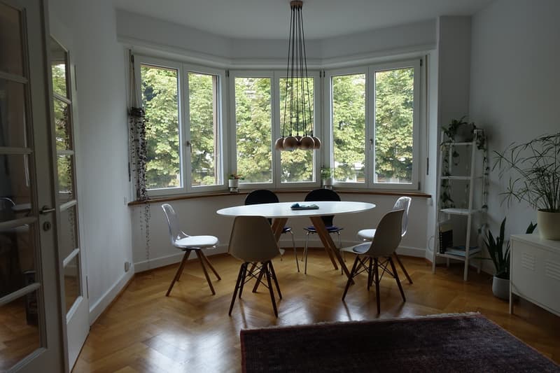(Wohn)-Zimmer mit Erker