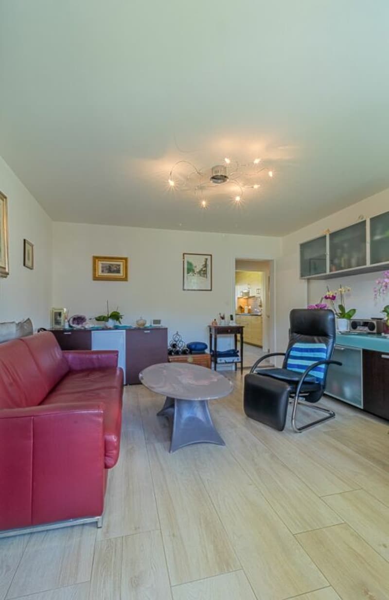 Appartement 3 pièces confortable avec vue agréable sur la verdure dans un quartier calme (8)