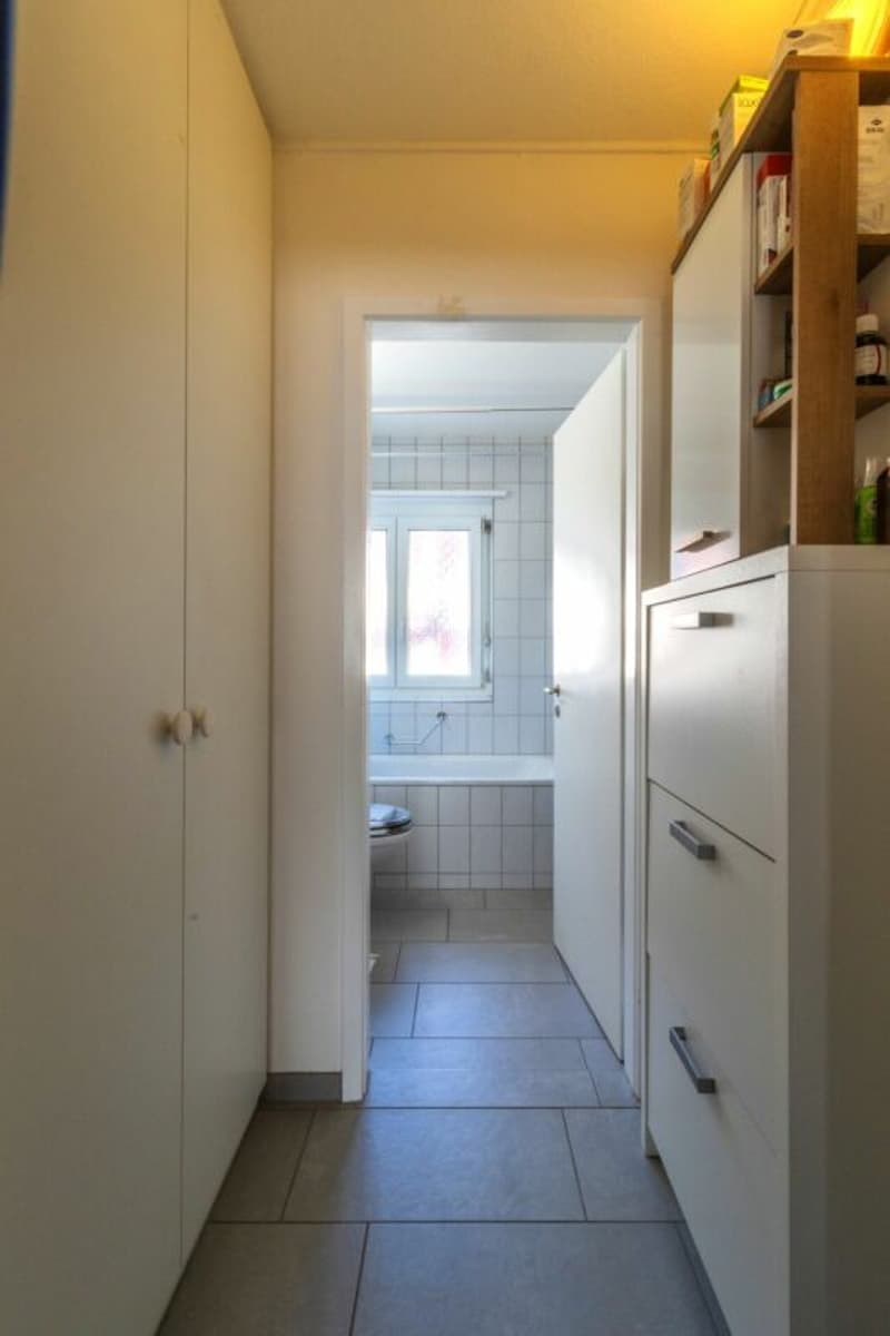 Appartement 3 pièces confortable avec vue agréable sur la verdure dans un quartier calme (3)