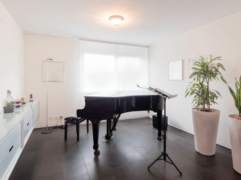 Appartamento Maisonette 4.5 Locali con Giardino da Sogno, Collegamento Ascensore Interno + Molta Privacy (4)