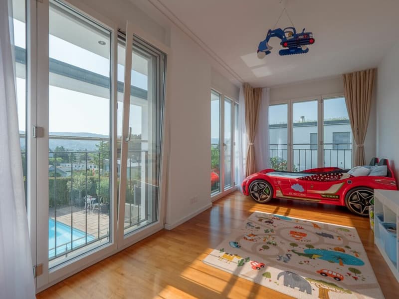 Moderne Wohnperle - freistehendes 6.5 Z' EFH mit Pool, Sauna und Whirlpool (8)