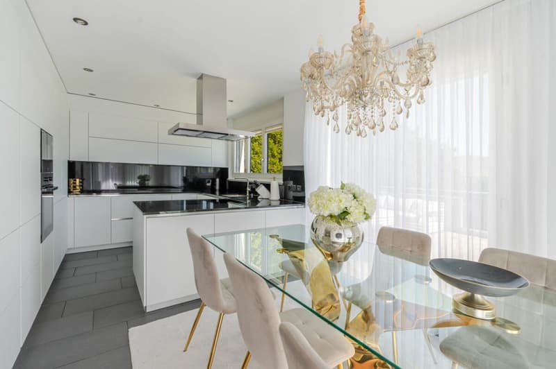 Moderne Wohnperle - freistehendes 6.5 Z' EFH mit Pool, Sauna und Whirlpool (4)