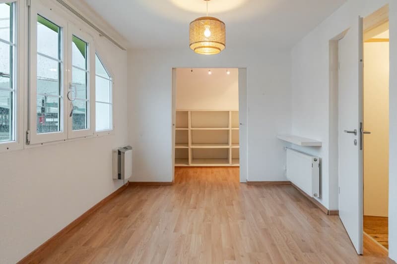 Grosszügiges EFH mit 6.5 Z' und Garten an zentraler Wohnlage (10)