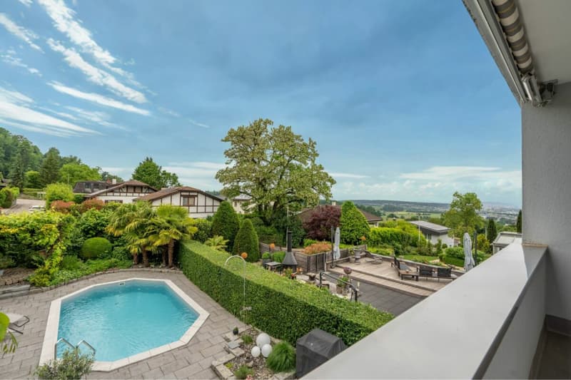 Traumhaftes 5.5 Z' Doppel-EFH mit Pool und Garage (9)