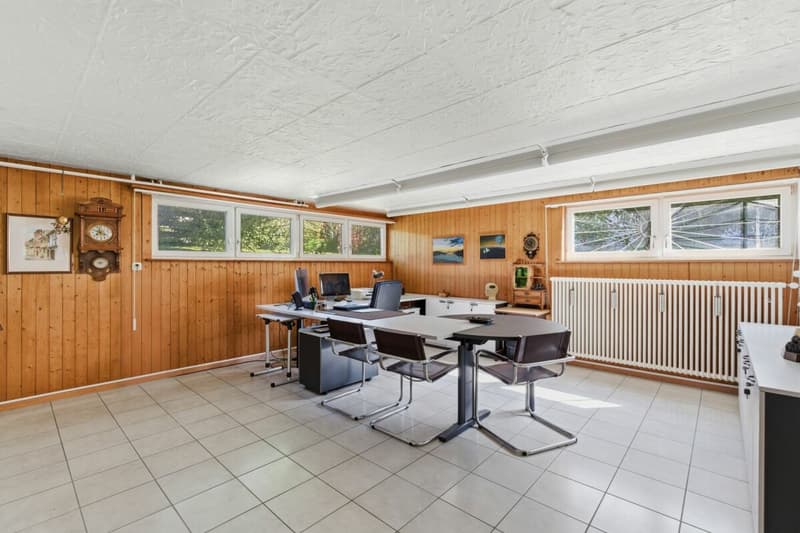 Freistehendes 7 Z' EFH mit Einliegerwohnung und traumhaftem Garten (7)