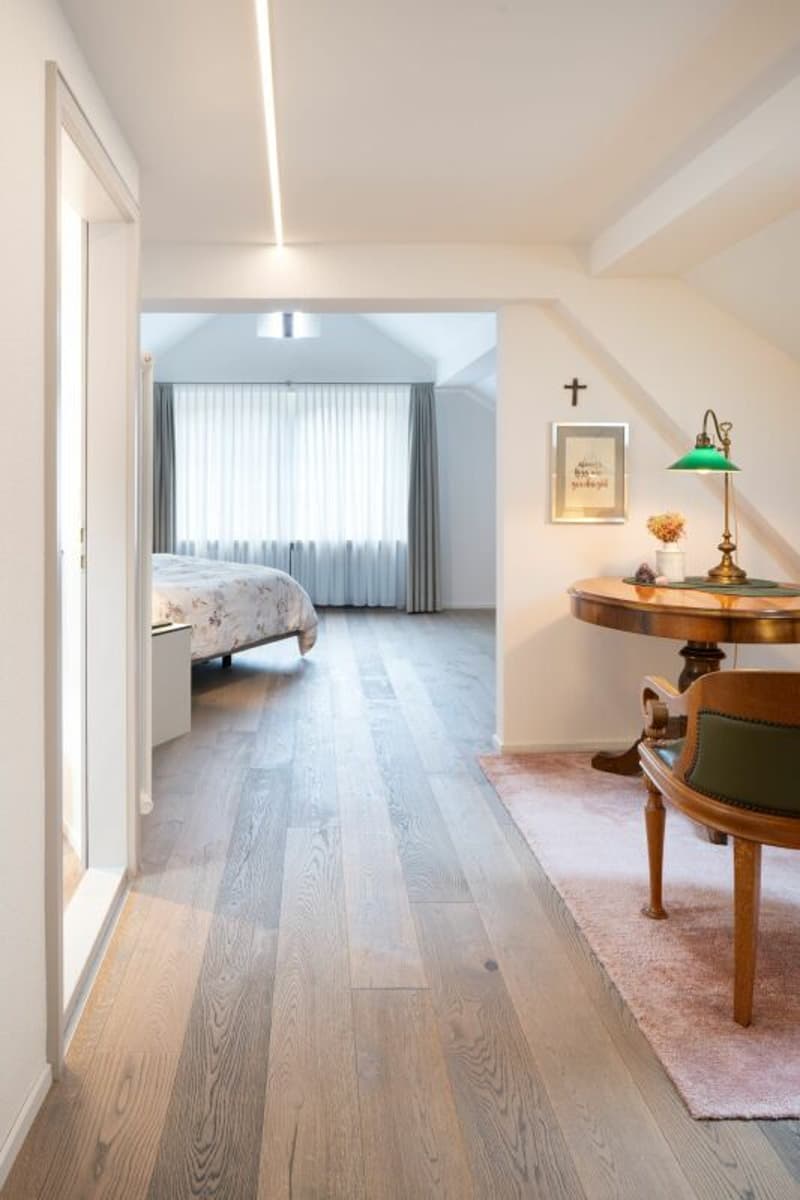 Exklusive und grosszügige 5.5 Z' Dach-Maisonettewohnung im Dorfkern (8)