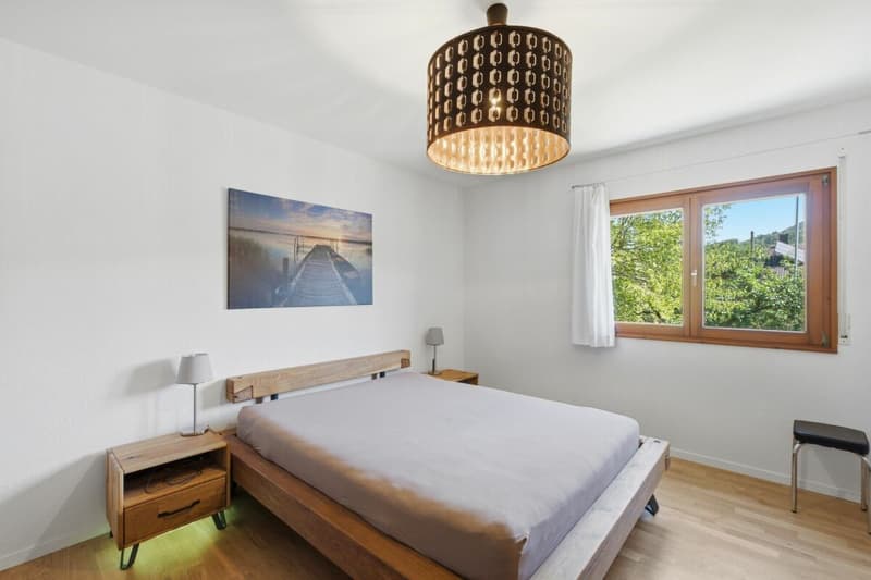 Freistehendes und renoviertes 4.5 Z' EFH mit div. Parkmöglichkeiten und Garten (9)