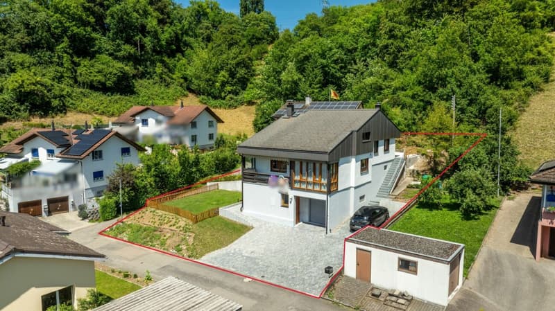 Freistehendes und renoviertes 4.5 Z' EFH mit div. Parkmöglichkeiten und Garten (1)
