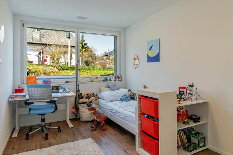 Neuwertige 5.5 Z' Maisonette-Gartenwohnung mit herrlicher Aussicht und 2 EHP's (3)