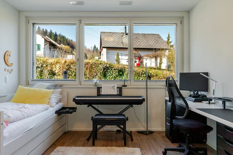 Neuwertige 5.5 Z' Maisonette-Gartenwohnung mit herrlicher Aussicht und 2 EHP's (2)