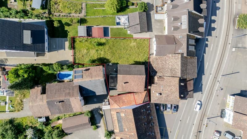 Historisches 11 Z' Haus mit zwei Garagen und viel Um-/Ausbaupotenzial (11)