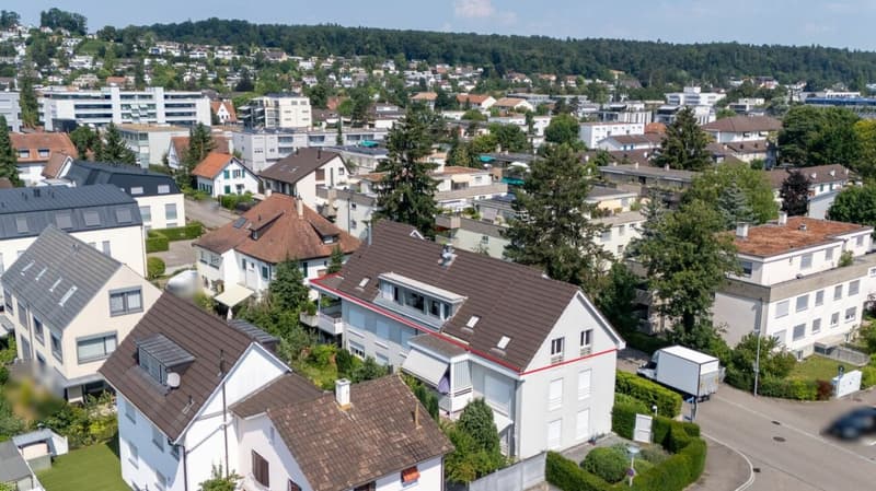 Alteresgerecht wohnen: Grosszügige 4.5 Z' Dachwohnung mit Lift und 2 EHPs (12)