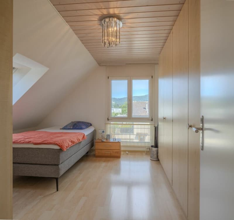 Alteresgerecht wohnen: Grosszügige 4.5 Z' Dachwohnung mit Lift und 2 EHPs (7)