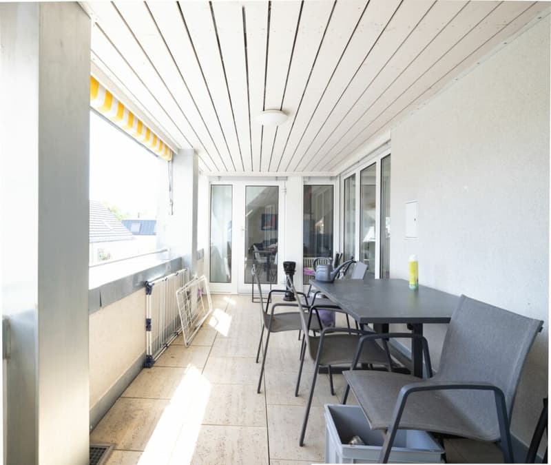 Alteresgerecht wohnen: Grosszügige 4.5 Z' Dachwohnung mit Lift und 2 EHPs (4)