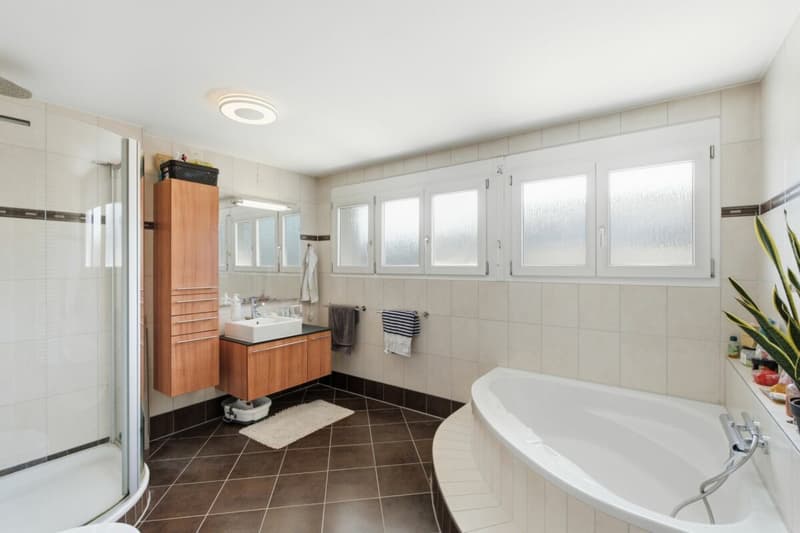 Lichtdurchflutete 4.5 Z' Maisonette WHG mit zwei Balkonen und einer Garagenbox (5)