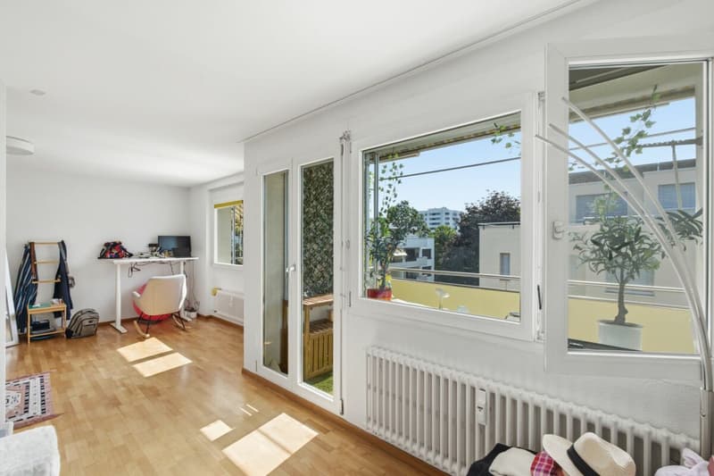 Lichtdurchflutete 4.5 Z' Maisonette WHG mit zwei Balkonen und einer Garagenbox (6)