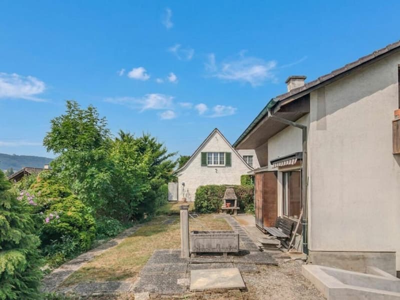 Freistehendes, renovationsbedürftiges 4.5 Z' EFH mit top Aussicht (6)