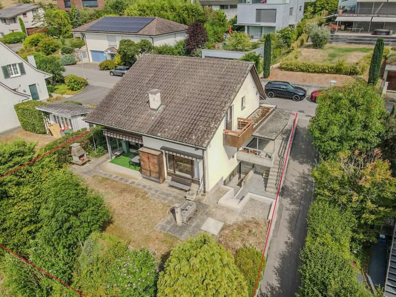 Freistehendes, renovationsbedürftiges 4.5 Z' EFH mit top Aussicht (2)