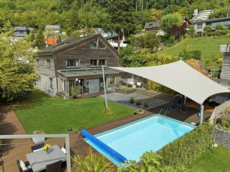 Wohnen mit Weitblick: Stilvolles, freistehendes 6.5 Z' EFH mit Pool (1)