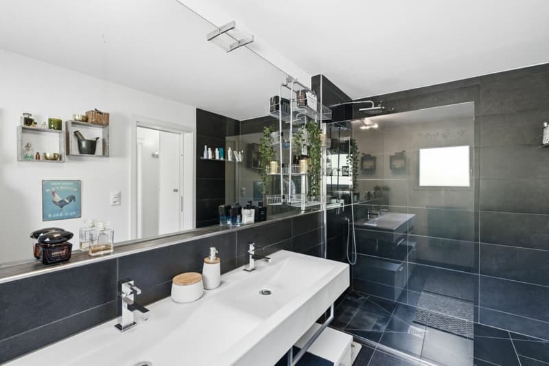 Wohnen mit Weitblick: Stilvolles, freistehendes 6.5 Z' EFH mit Pool (6)