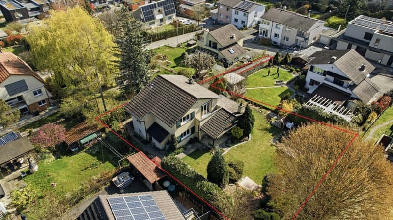 Freistehendes 5.5 Z' EFH mit grosszügigem Garten an exklusiver Lage (1)