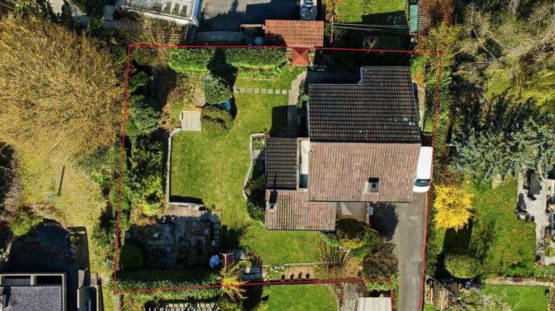 Freistehendes 5.5 Z' EFH mit grosszügigem Garten an exklusiver Lage (12)