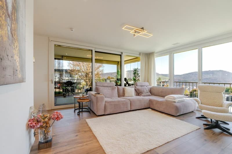 Exklusive 5.5 Z' Maisonette-Wohnung mit verglastem Balkon, Weitsicht und 2 EHP's (1)