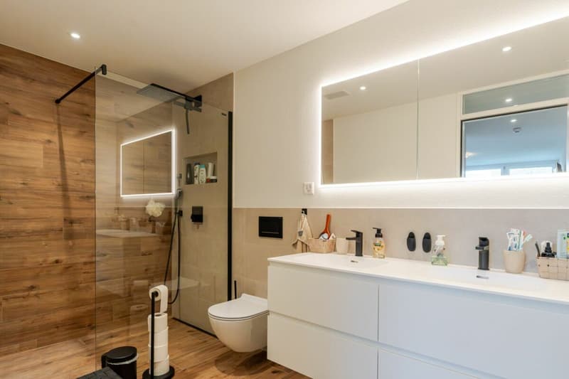 Exklusive 5.5 Z' Maisonette-Wohnung mit verglastem Balkon, Weitsicht und 2 EHP's (9)