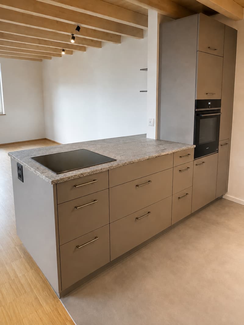 Renovierte 3.5-Zimmer-Dachwohnung - neue Küche (4)