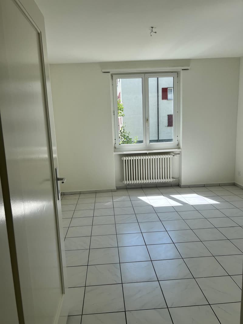 Helle 3.5-Zimmer-Wohnung mit Balkon - neue Küche (9)