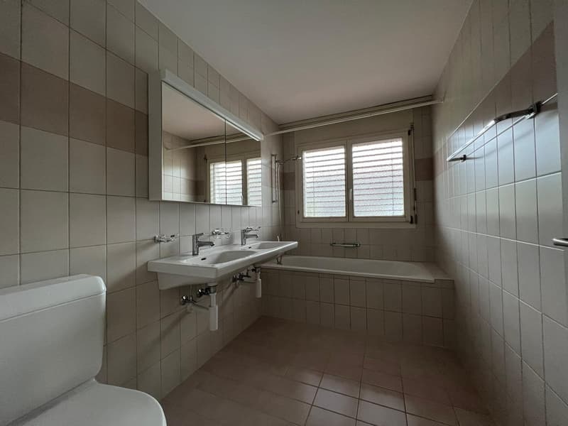 Schöne 3.5 Zimmer Wohnung mit Balkon und neuer Küche (16)
