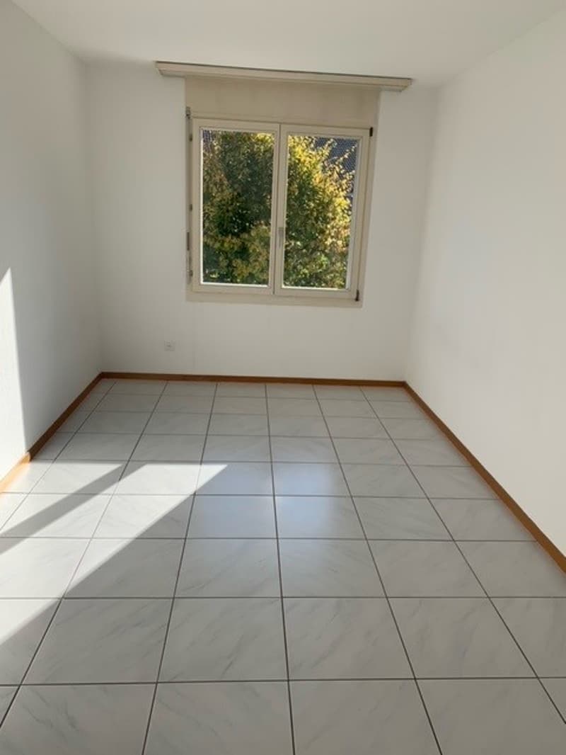 Schöne 3.5 Zimmer Wohnung mit Balkon und neuer Küche (12)