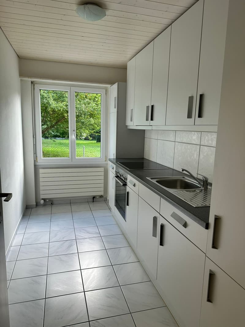 Schöne, helle 4 Zimmer Wohnung mit Balkon (2)