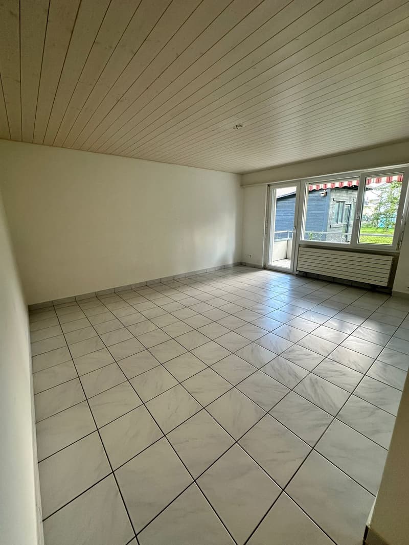 Schöne, helle 4 Zimmer Wohnung mit Balkon (3)