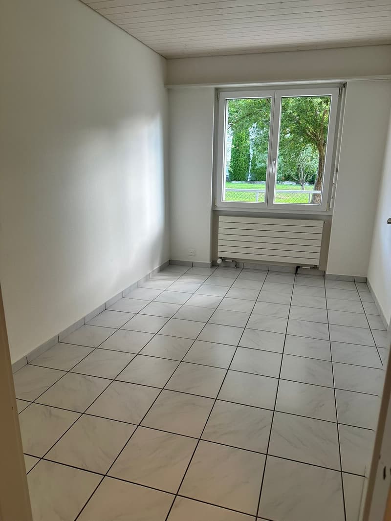 Schöne, helle 4 Zimmer Wohnung mit Balkon (5)