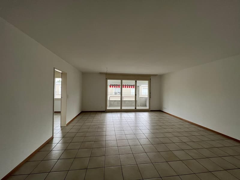 Schöne, grosszügige 3.5 Zimmer Wohnung mit neuer Küche (7)