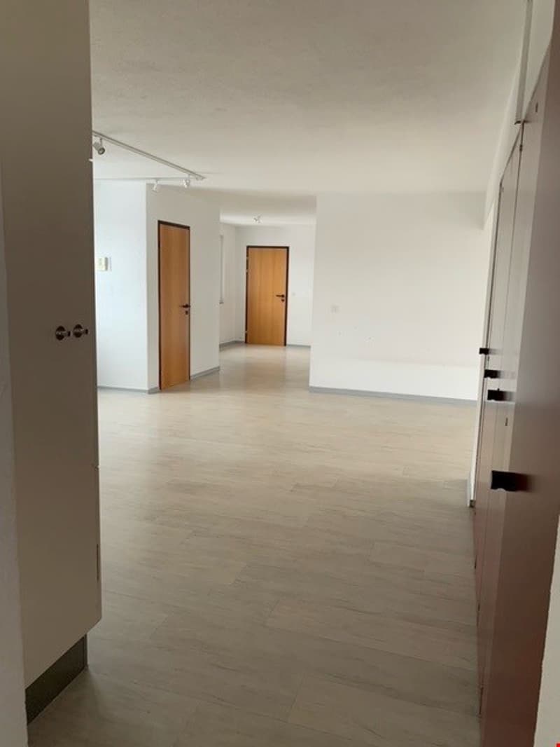 Helle 5.5-Zimmer-Büro-/Praxisräumlichkeiten - in Sissach BL (10)