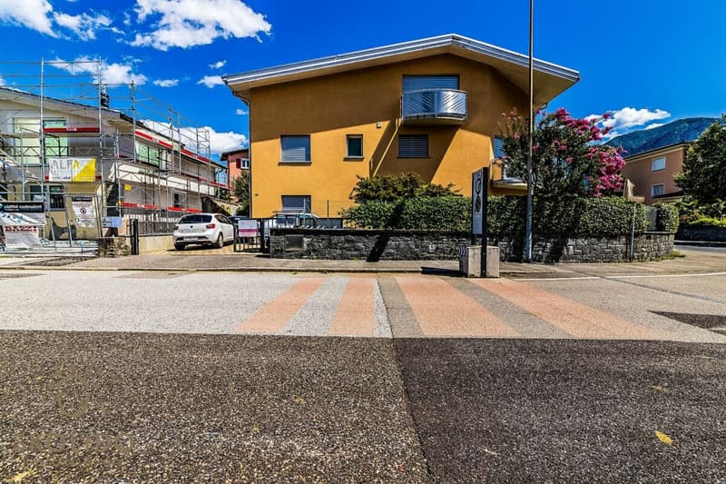 Edificio residenziale con tre appartamenti vacanza e giardino ad Ascona (3)