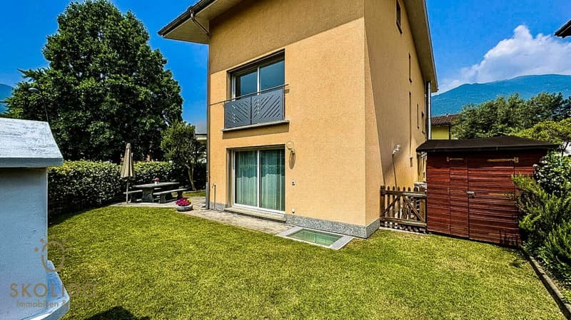 Edificio residenziale con tre appartamenti vacanza e giardino ad Ascona (59)