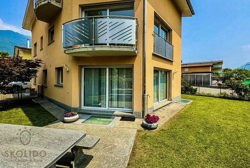 Edificio residenziale con tre appartamenti vacanza e giardino ad Ascona (61)