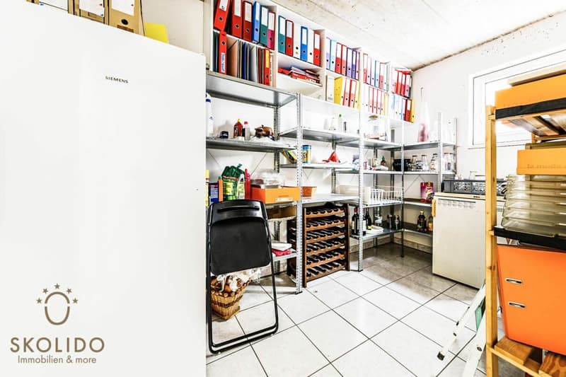 Edificio residenziale con tre appartamenti vacanza e giardino ad Ascona (55)