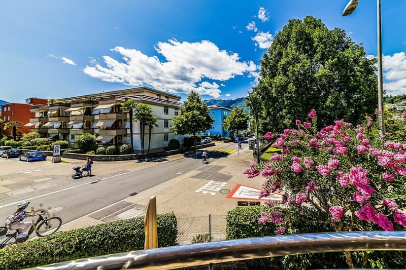 Edificio residenziale con tre appartamenti vacanza e giardino ad Ascona (38)