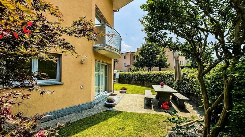 Edificio residenziale con tre appartamenti vacanza e giardino ad Ascona (5)