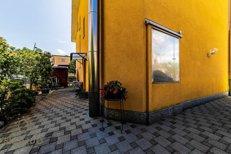 Edificio residenziale con tre appartamenti vacanza e giardino ad Ascona (50)