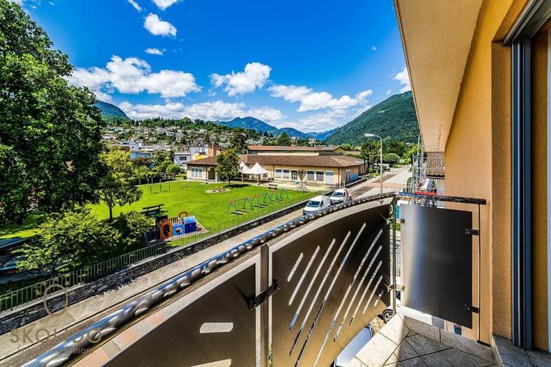 Edificio residenziale con tre appartamenti vacanza e giardino ad Ascona (39)