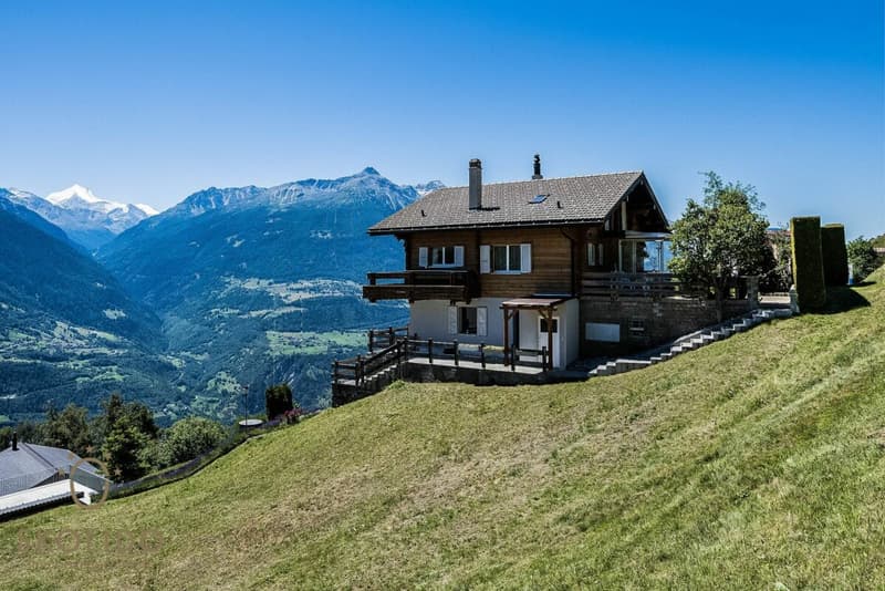 Gepflegtes und modernisiertes Chalet mit Einliegerwohnung und Traumausblick (3)