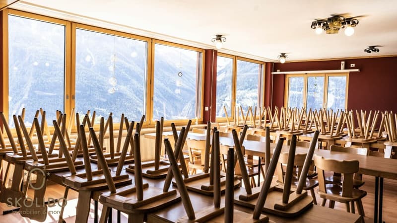 Village shop, large restaurant with terrace, duplex apartment, garages, and building land in the heart of Mund (9)