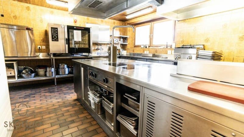 Village shop, large restaurant with terrace, duplex apartment, garages, and building land in the heart of Mund (11)