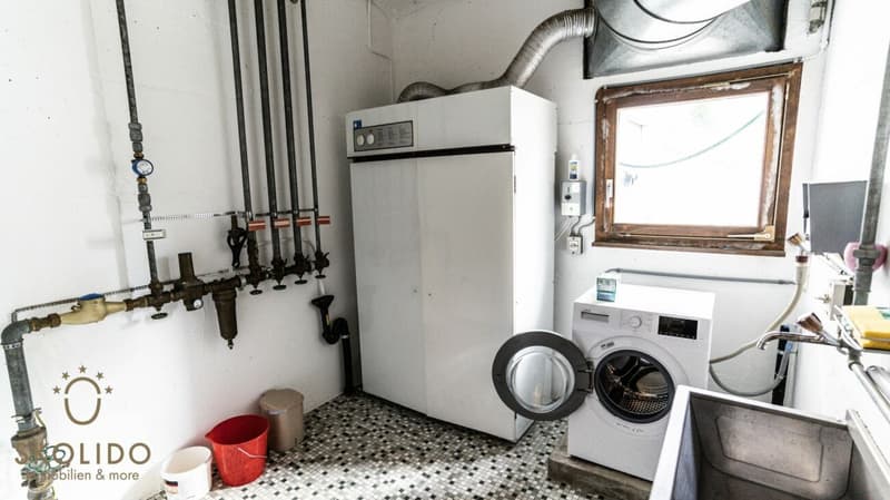 High-quality renovated flat with Alpine charm in a central location (23)