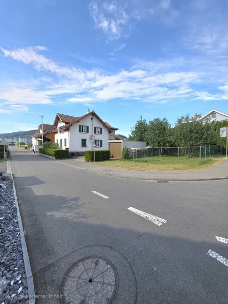 Wenig befahrene Privatstrasse mit Fahrverbot für Unberechtigte